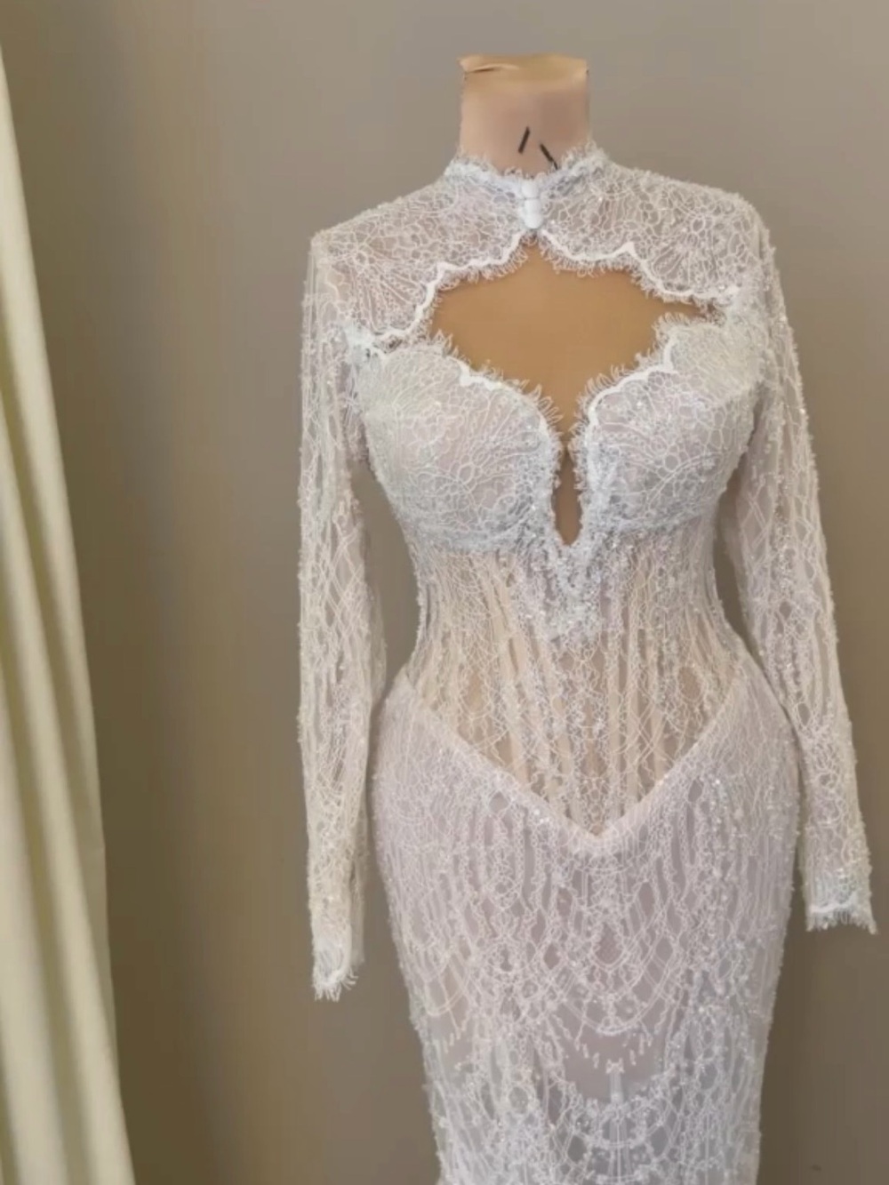 Elegant White Lace Long-Sleeve Women's Dress